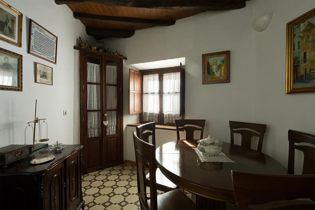 Holi-Rent Historic House Next To The Alcazar Apartment Seville Exterior photo